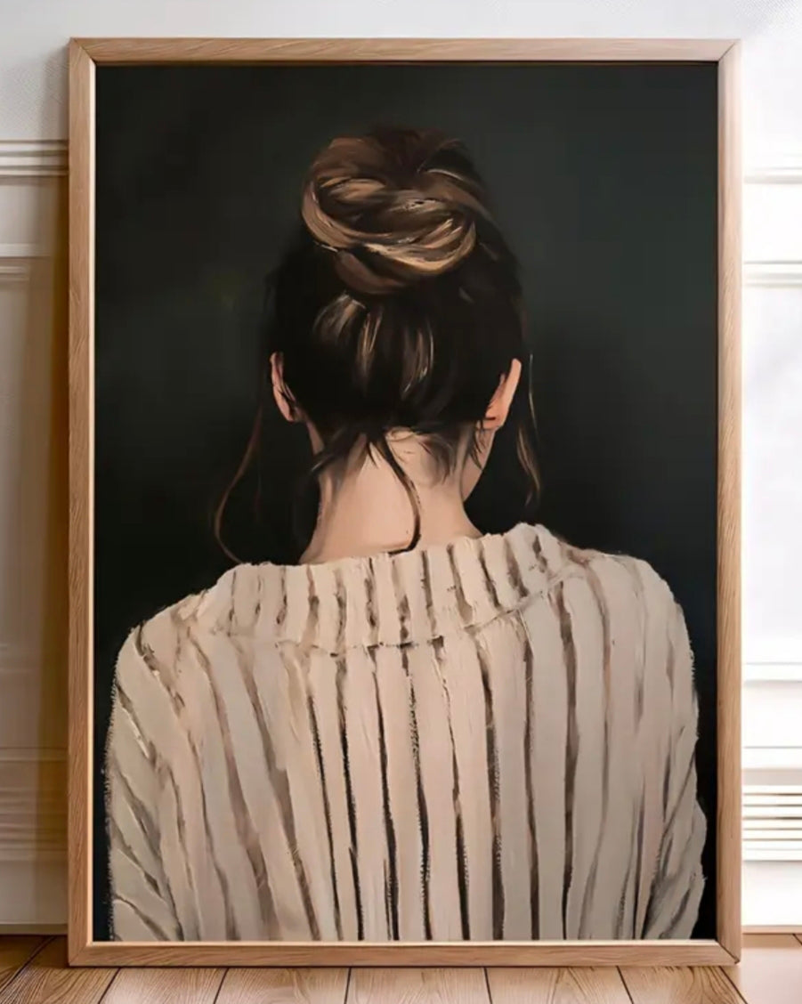 Plakat Silent Bun – Kobieta od Tyłu w Ecru | Quiet Luxury Feminine Portrait Dekoracja Ścienna