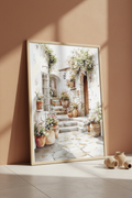 Plakat Mediterranean Courtyard – Śródziemnomorski Dziedziniec z Kwiatami | Akwarelowa Dekoracja Ścienna