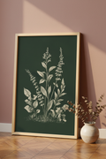 Plakat botaniczny dark – mockup przy ścianie v2