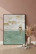 Plakat kobieta przy basenie – mockup przy ścianie