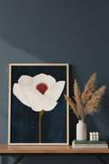 Plakat oparty o ścianę – White Poppy