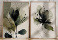 Zestaw 2 plakatów Dark Botanical Duo – Abstrakcyjne Kwiaty Tuszowe | Japandi Quiet Luxury Dekoracja Ścienna