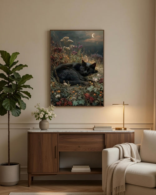 Plakat Black Cat in Wildflowers – Czarny Kot wśród Kwiatów | Dark Cottagecore Gothic Romantic Dekoracja Ścienna