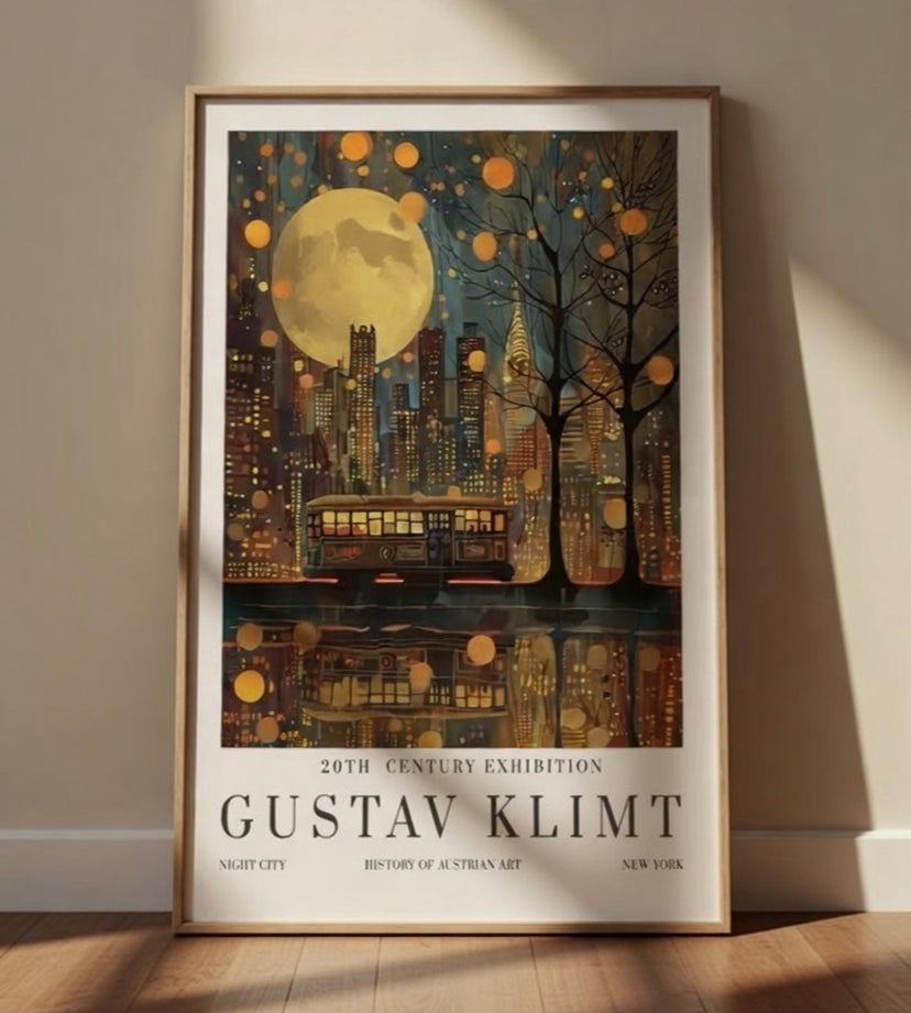 Plakat Night City Gustav Klimt – Nocne Miasto z Księżycem | Plakat Wystawowy Dekoracja Ścienna
