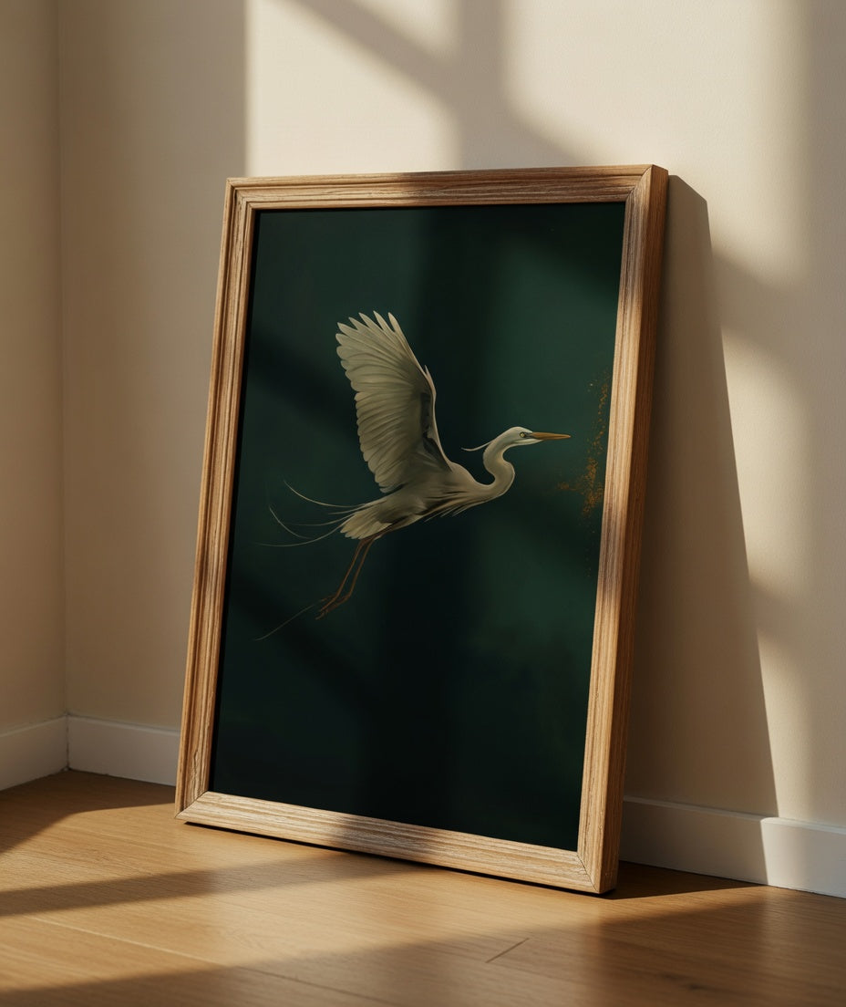 Plakat White Heron in Flight – Czapla w Locie | Dark Luxury Japandi Dekoracja Ścienna