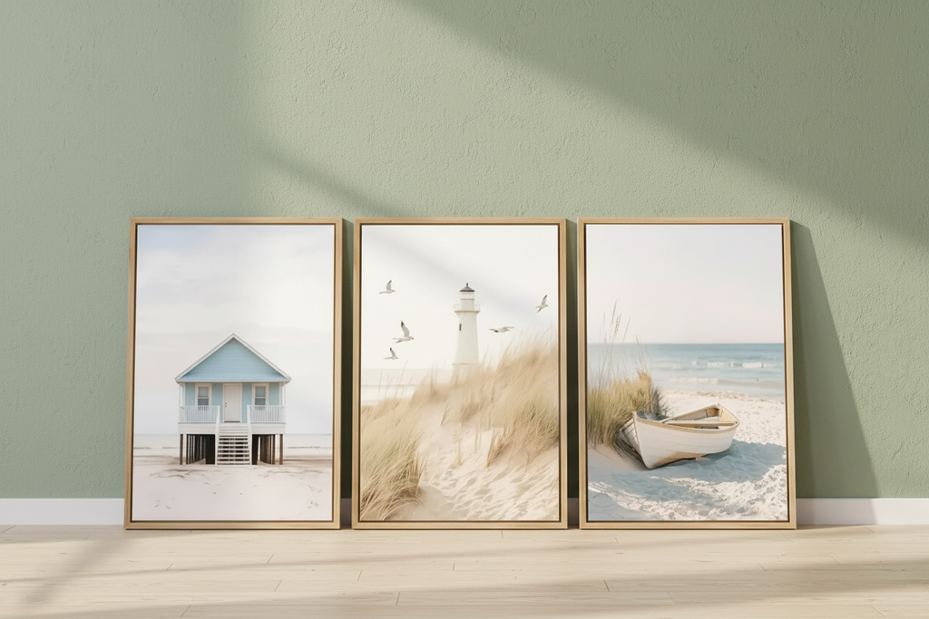 Tryptyk plażowy – plakaty oparte o ścianę